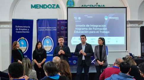 Tadeo García Zalazar, expuso las políticas implementadas por la provincia para adaptar el sistema educativo a las demandas del mundo laboral. Tadeo García Zalazar, expuso las políticas implementadas por la provincia para adaptar el sistema educativo a las demandas del mundo laboral.