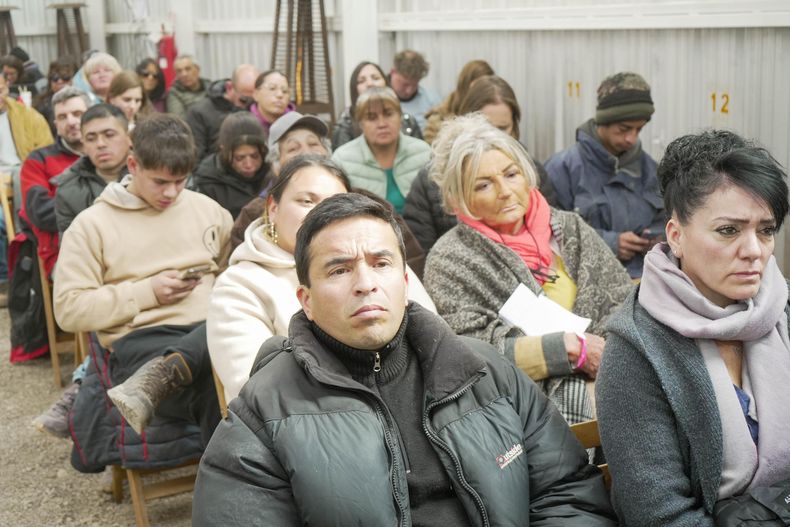 Con calefacción y wifi, la audiencia en el campamento de San Jorge. Con calefacción y wifi, la audiencia en el campamento de San Jorge.