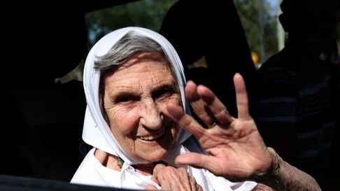 Lolín Rogoni era la última integrante de Madres de Plaza de Mayo viva en Neuquén Lolín Rogoni era la última integrante de Madres de Plaza de Mayo viva en Neuquén
