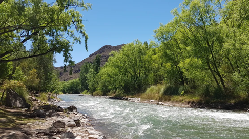 El río Atuel es uno de los más importantes de la provincia. El río Atuel es uno de los más importantes de la provincia.