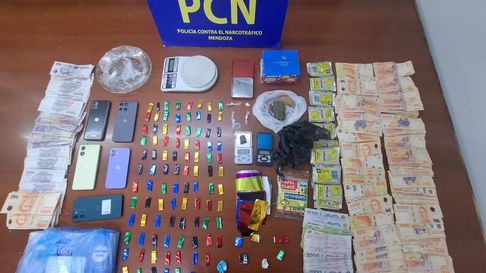 Uno de los allanamientos en un barrio del departamento de Guaymallén. Uno de los allanamientos en un barrio del departamento de Guaymallén.