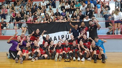 Maipú festejó por partida doble en el balonmano femenino. Maipú festejó por partida doble en el balonmano femenino.