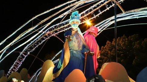 Los Reyes Magos recorrerán las calles del centro en un carro. Los Reyes Magos recorrerán las calles del centro en un carro.