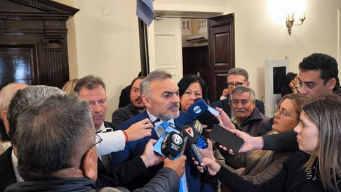 La oposición busca que el IANIGLA dictamine y condicione al Gobierno. La oposición busca que el IANIGLA dictamine y condicione al Gobierno.