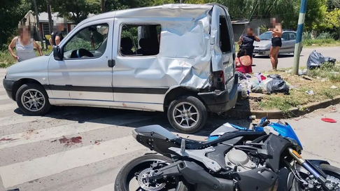 un fuerte choque en la plata dejo a un joven hospitalizado un fuerte choque en la plata dejo a un joven hospitalizado