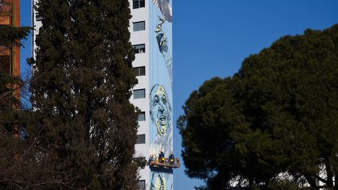 Mural del Papa Francisco desde Plaza Moreno Mural del Papa Francisco desde Plaza Moreno