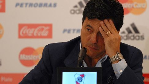 River tuvo que pagar tres millones de dólares por una deuda de Passarella. River tuvo que pagar tres millones de dólares por una deuda de Passarella.