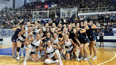 El festejo de Las Lobas ante su gente El festejo de Las Lobas ante su gente