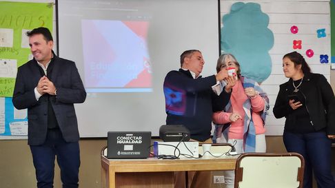 El ministro García Zalazar firmó con el Banco Supervielle el convenio para brindar alfabetización financiera. El ministro García Zalazar firmó con el Banco Supervielle el convenio para brindar alfabetización financiera.