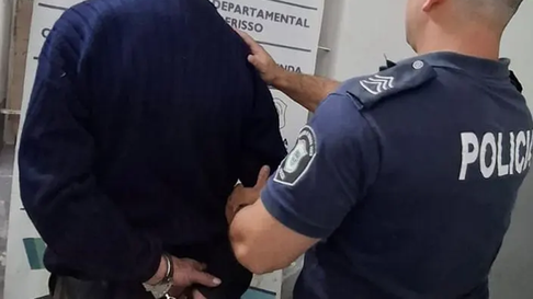 Un hombre de 66 años fue detenido por presunto abuso sexual. Un hombre de 66 años fue detenido por presunto abuso sexual.