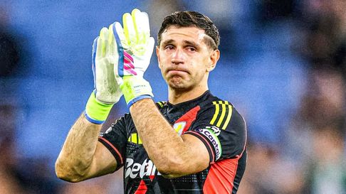 Dibu Martínez es pretendido por el United. Dibu Martínez es pretendido por el United.