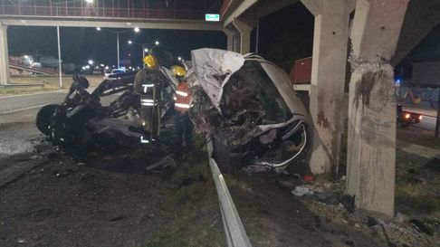 una camioneta protagonizo un vuelco en guaymallen una camioneta protagonizo un vuelco en guaymallen