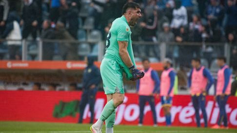 Nelson Insfrán evitó varios goles canallas en el cierre del juego Nelson Insfrán evitó varios goles canallas en el cierre del juego