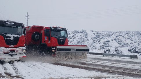 Habilitan al transito el paso internacional Cristo Redentor tras tareas de despeje en la ruta Habilitan al transito el paso internacional Cristo Redentor tras tareas de despeje en la ruta