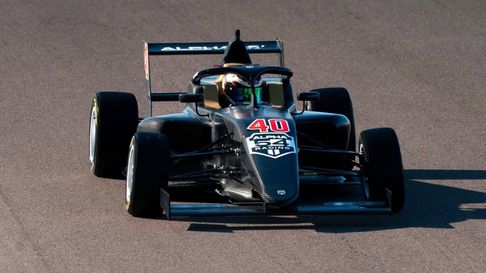 Lautaro Campione, el mendocino que sueña con la Fórmula 4. Lautaro Campione, el mendocino que sueña con la Fórmula 4.