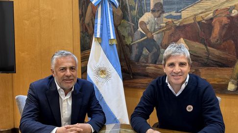 En medios del escándalo por los supuestos audios de karina Milei, Cornejo se reunió con Caputo. En medios del escándalo por los supuestos audios de karina Milei, Cornejo se reunió con Caputo.