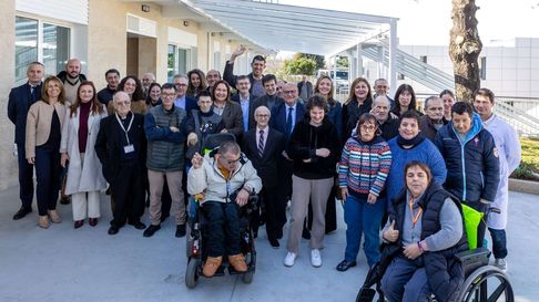 Personas con discapacidad en el Sur reciben ayuda oficial. Personas con discapacidad en el Sur reciben ayuda oficial.