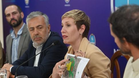 Diputados de LUM quieren citar a la ministra Jimena Latorre por San Jorge. Diputados de LUM quieren citar a la ministra Jimena Latorre por San Jorge.