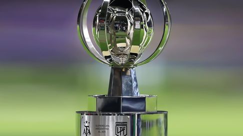 El trofeo de la Supercopa Internacional que pondrán en juego Estudiantes y Vélez El trofeo de la Supercopa Internacional que pondrán en juego Estudiantes y Vélez