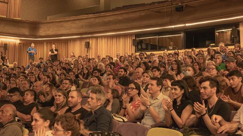 Sala llena para ver la historia de Quino en el Festival de Cine Independiente de Buenos Aires. Sala llena para ver la historia de Quino en el Festival de Cine Independiente de Buenos Aires.