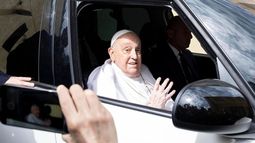 El papa Francisco visitó ayer a los presos en Regina Coeli.