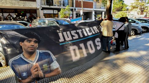 Se desarrolla el juicio por la muerte de Diego Maradona. Se desarrolla el juicio por la muerte de Diego Maradona.