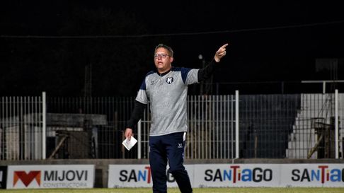 el dt de sarmiento de la banda apunto contra estudiantes y veron el dt de sarmiento de la banda apunto contra estudiantes y veron