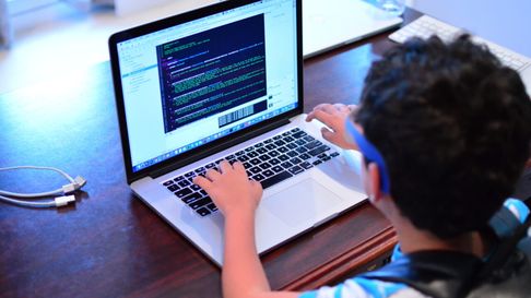 Talleres gratuitos en Godoy Cruz para aprender robótica, programación, arte digital y diseño 3D desde los 6 hasta los 18 años. Talleres gratuitos en Godoy Cruz para aprender robótica, programación, arte digital y diseño 3D desde los 6 hasta los 18 años.