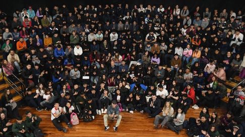 El programa ya capacitó a los docentes a principios de junio y ahora avanza con la formación de estudiantes de 1º, 2º y 3º año. El programa ya capacitó a los docentes a principios de junio y ahora avanza con la formación de estudiantes de 1º, 2º y 3º año.