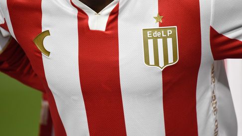 Estudiantes estrenó camiseta nueva en el Estadio UNO Estudiantes estrenó camiseta nueva en el Estadio UNO