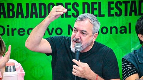 Rodolfo Aguiar, líder de ATE, cruzó a la CGT por el paro sin movilización. Rodolfo Aguiar, líder de ATE, cruzó a la CGT por el paro sin movilización.