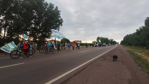 Avanza por las rutas el caravanazo contra San Jorge y la megaminería. Avanza por las rutas el caravanazo contra San Jorge y la megaminería.