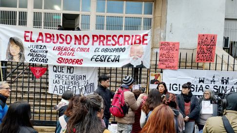 Hubo protestas y la justicia de La Plata revocó el sobreseimiento a Raúl Sidders Hubo protestas y la justicia de La Plata revocó el sobreseimiento a Raúl Sidders