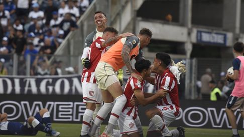 Estudiantes festeja el gol de Tiago Palacios Estudiantes festeja el gol de Tiago Palacios