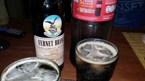 En La Plata la Viuda negra le propuso tomar fernet a su víctima En La Plata la Viuda negra le propuso tomar fernet a su víctima