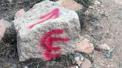 Imagen de los grafitis que hicieron los religiosos en Tunuyán. Imagen de los grafitis que hicieron los religiosos en Tunuyán.