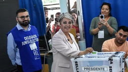 La candidata del oficialismo de Chile Jeannete Jara se impuso en las elecciones pero no le alcanzó para evitar el balotaje.&nbsp;