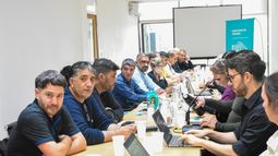Docentes y estatales monitorean las paritarias en Provincia Docentes y estatales monitorean las paritarias en Provincia