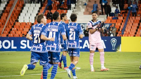 Godoy Cruz juega la ida de los octavos en Brasil. Godoy Cruz juega la ida de los octavos en Brasil.