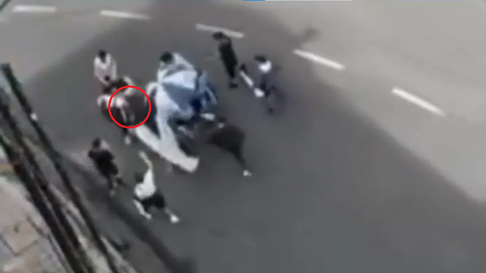 El clásico platense tuvo violencia entre hinchas de Gimnasia y Estudiantes El clásico platense tuvo violencia entre hinchas de Gimnasia y Estudiantes