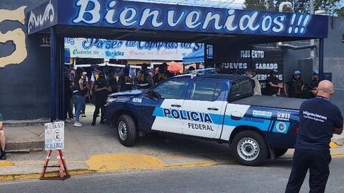 amplio operativo policial en la feria paraguaya de villa elvira amplio operativo policial en la feria paraguaya de villa elvira