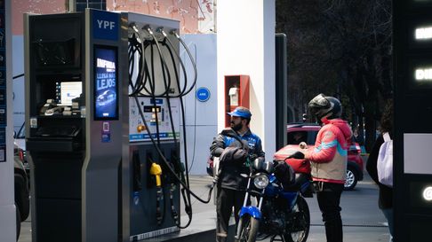 El proyecto de ley de Germán Gómez busca que los aumentos de nafta, gasoil y GNC en Mendoza se informen con antelación para dar previsibilidad a familias y productores. El proyecto de ley de Germán Gómez busca que los aumentos de nafta, gasoil y GNC en Mendoza se informen con antelación para dar previsibilidad a familias y productores.