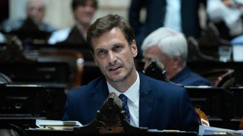 Un diputado del PRO compró un rifle de aire comprimido por Mercado Libre y provocó un gran operativo Un diputado del PRO compró un rifle de aire comprimido por Mercado Libre y provocó un gran operativo