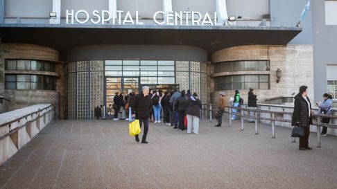 El hombre fue trasladado al Hospital Central. El hombre fue trasladado al Hospital Central.