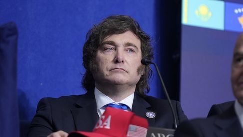 Javier Milei puso a disposición los Cascos Blancos. Javier Milei puso a disposición los Cascos Blancos.