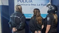Capturaron a dos mecheras en un comercio del centro platense Capturaron a dos mecheras en un comercio del centro platense