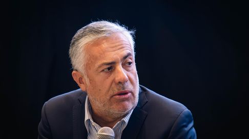 Alfredo Cornejo fue anfitrión de la Mesa del Cobre en la Bolsa de Comercio. Alfredo Cornejo fue anfitrión de la Mesa del Cobre en la Bolsa de Comercio.