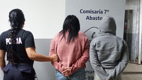 dos adolescentes amenazaron con un arma a su vecina en abasto dos adolescentes amenazaron con un arma a su vecina en abasto