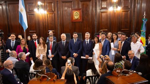 El intendente Julio Alak tomó juramento a los nuevos concejales de La Plata El intendente Julio Alak tomó juramento a los nuevos concejales de La Plata