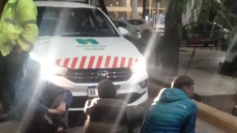 Los detenidos tras robar en un kiosco en pleno centro Los detenidos tras robar en un kiosco en pleno centro